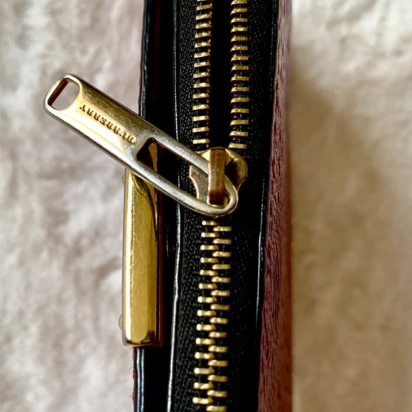 Burberry Wallet Cherry Color 🍒 - Picture 9 of 10